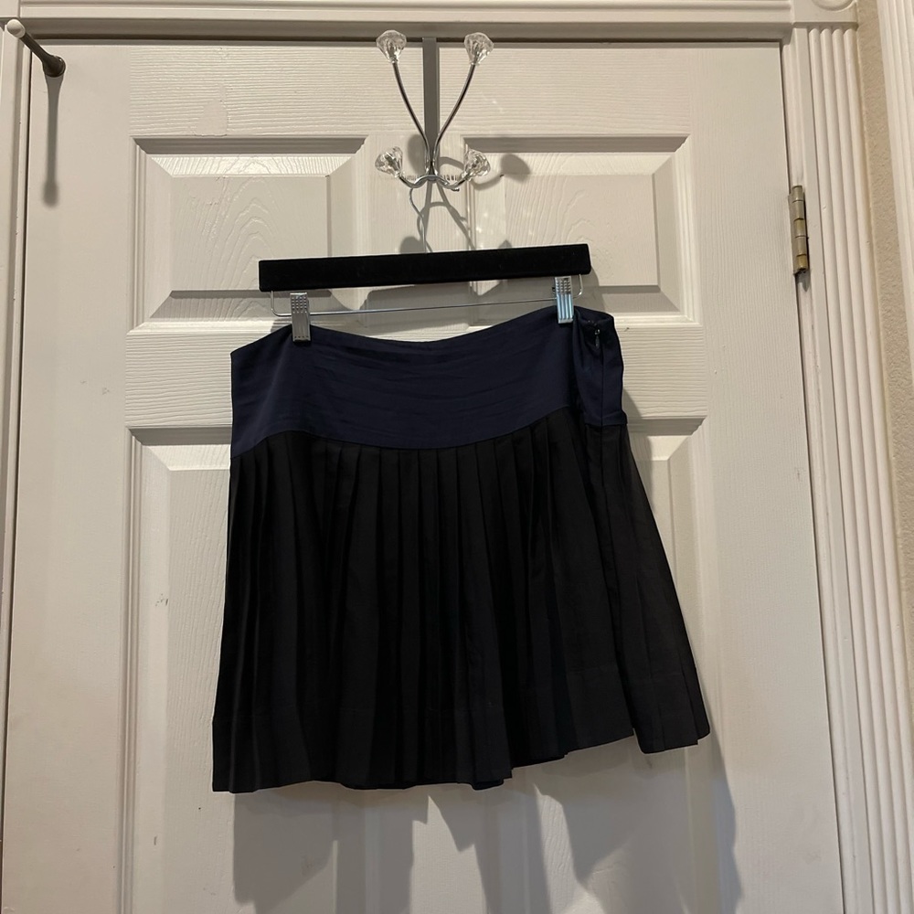 NWOT Theory Navy and Black Pleated Skirt